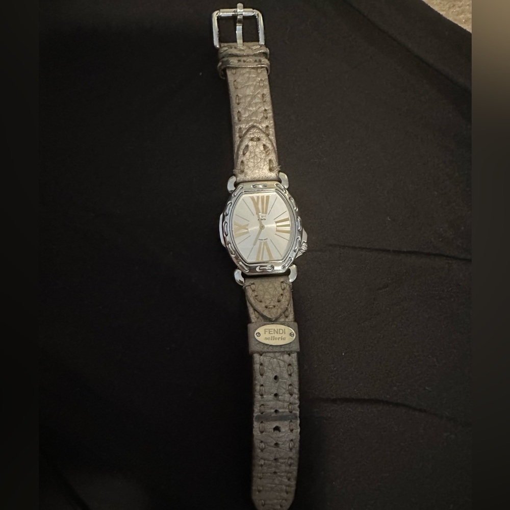 Fendi Women's Selleria Watch EUC! Comes with two straps and cases!